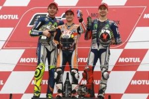 Aksi Tendang Rossi Pada Marquez, Jumpa Pers MotoGP Jadi Aneh
