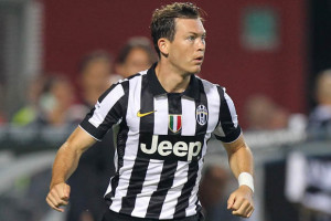Lichtsteiner Tak Sabar Lawan Vidal dan Coman