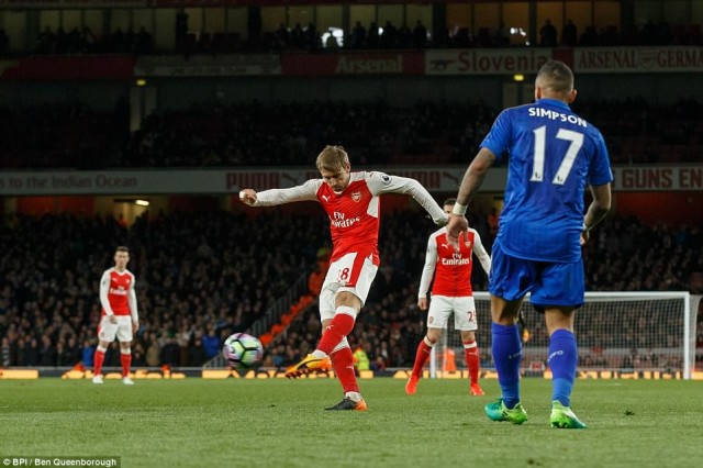 Tendangan Nacho Monreal - Arsenal