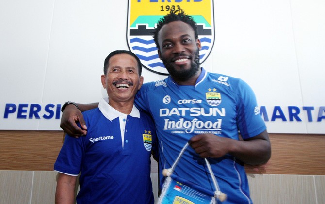 Djajang Nurdjaman - Michael Essien