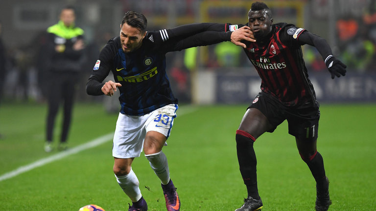 Mbaye Niang duel dengan Danilo D'Ambrosio