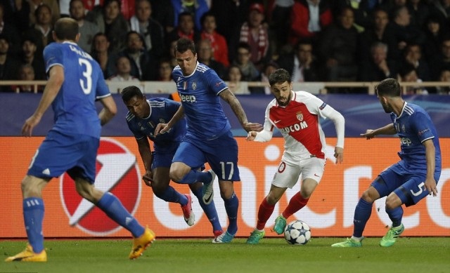 AS Monaco Berusaha Mencetak Gol
