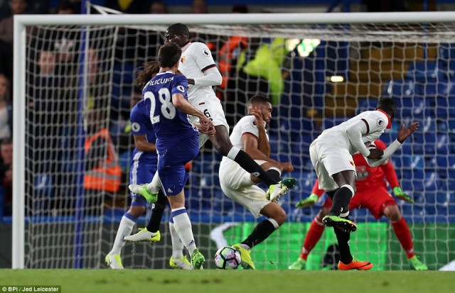 Gol Cesar Azpilicueta - Chelsea